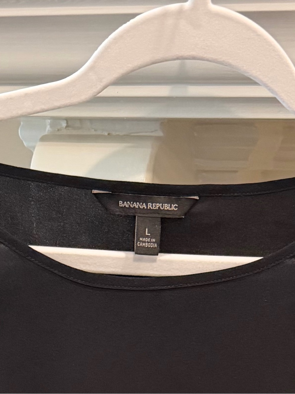 Five Blouses: 4 Banana Republic & 1 LOFT (medium and 1 large) - Picture 6 of 12